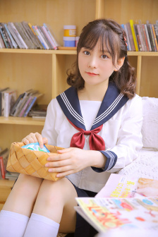 不扣纽的女孩详情介绍